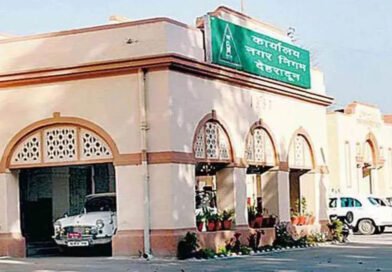 नगर निगम देरादूण मा काम करणा कुछ आउटर्सोस कर्मचारियों तैं भैर करणा हूंणि त्यरि