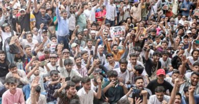 ‘कॉकरोच’: सड़कि बटि संसद तक