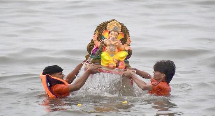 गणपति हरेक बरस अयां, पर . . .